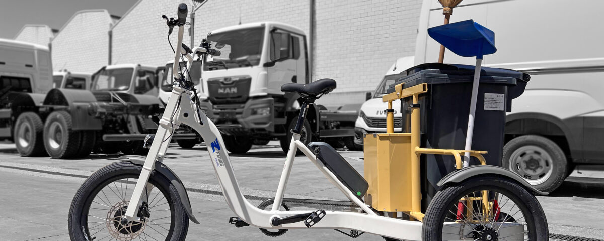 TRICICLO ELECTRICO DE LIMPIEZA VIARIA FENIKS PARA ACTUA EN SANLUCAR LA MAYOR