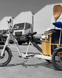 TRICICLO ELECTRICO DE LIMPIEZA VIARIA FENIKS PARA ACTUA EN SANLUCAR LA MAYOR